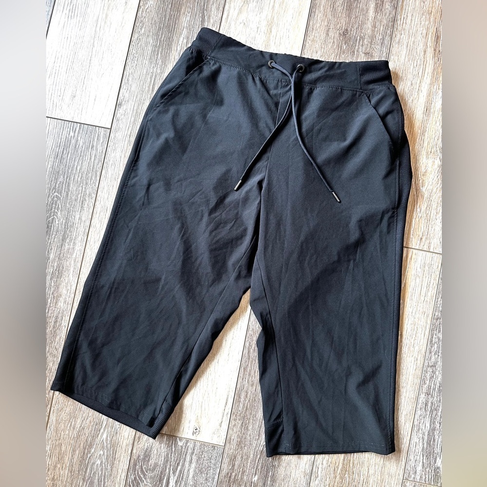 🛍️bcg black Capri Size Small stretch comfortable, drawstring